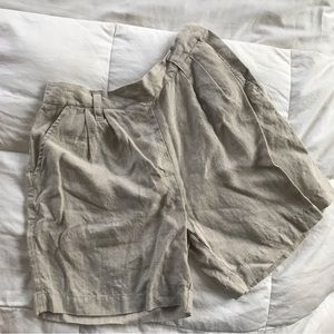 High-waisted Linen Shorts